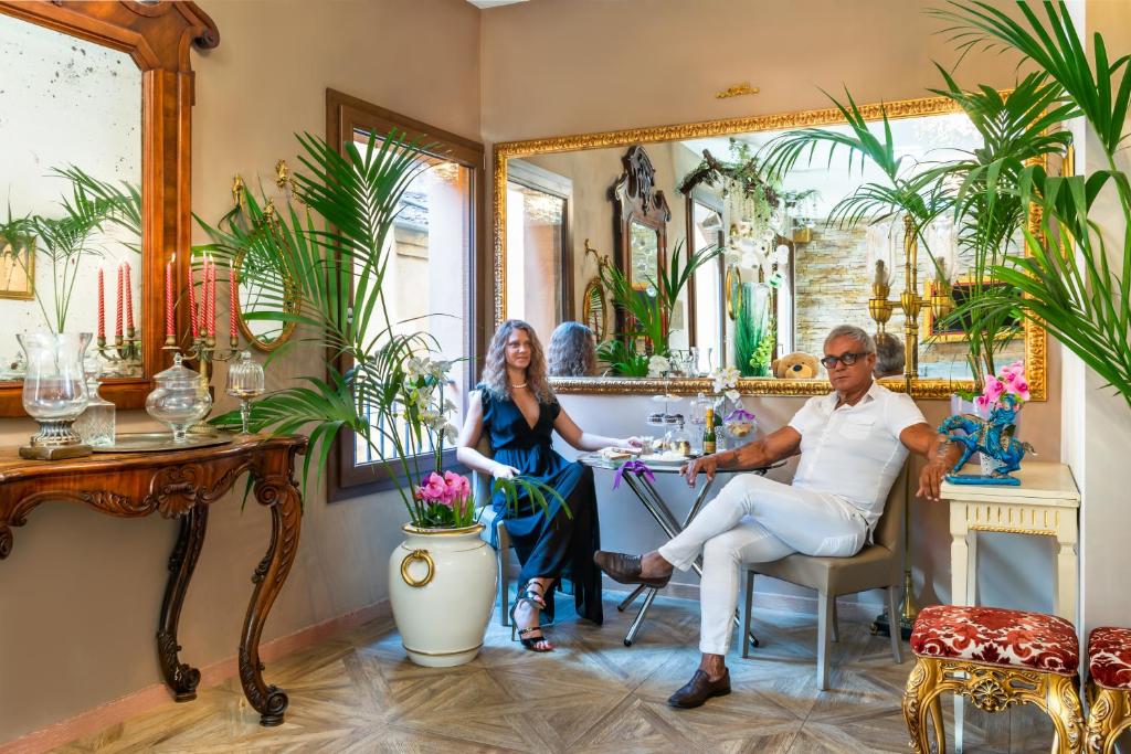 Shared lounge/TV area