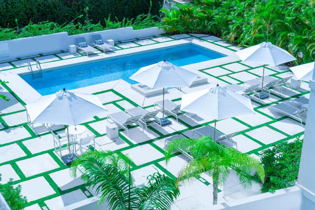 Mullins Grove, Saint Peter