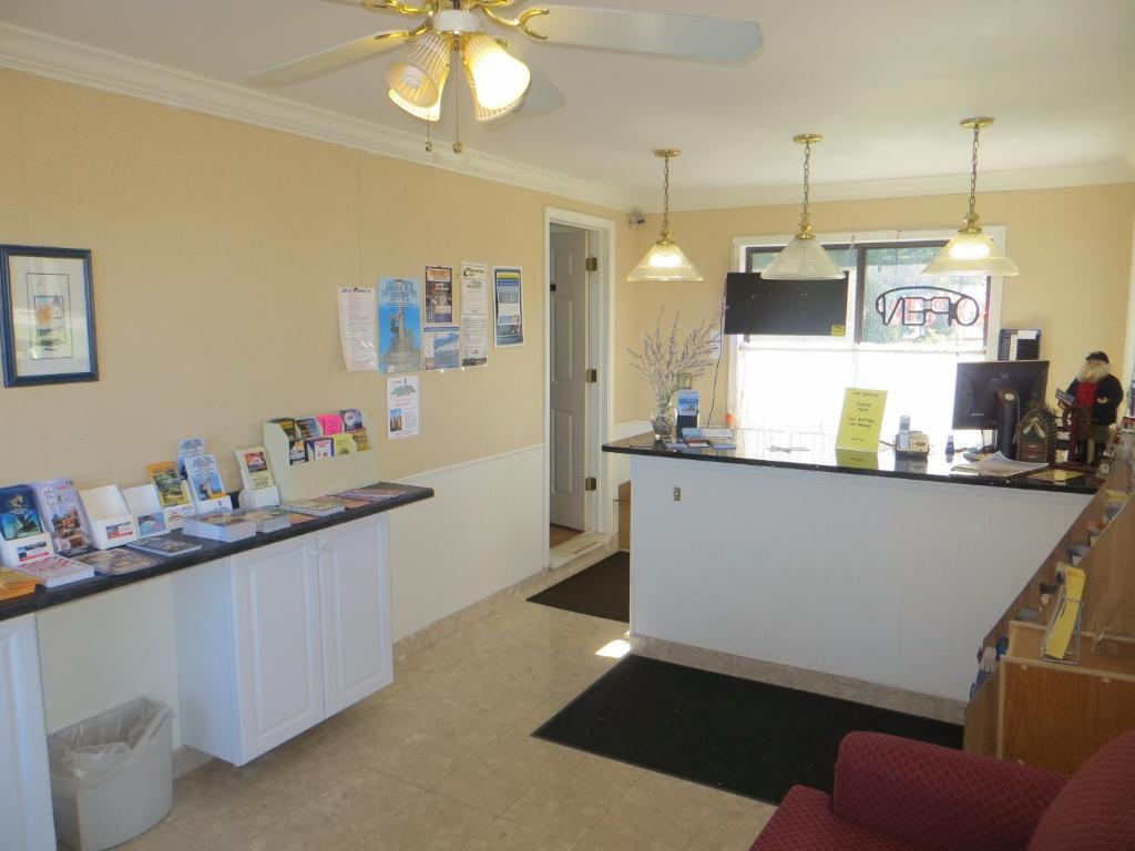 Bridgeview Motel photo