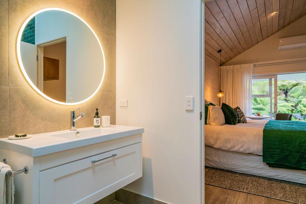 Wairua Lodge - Rainforest River Retreat photo