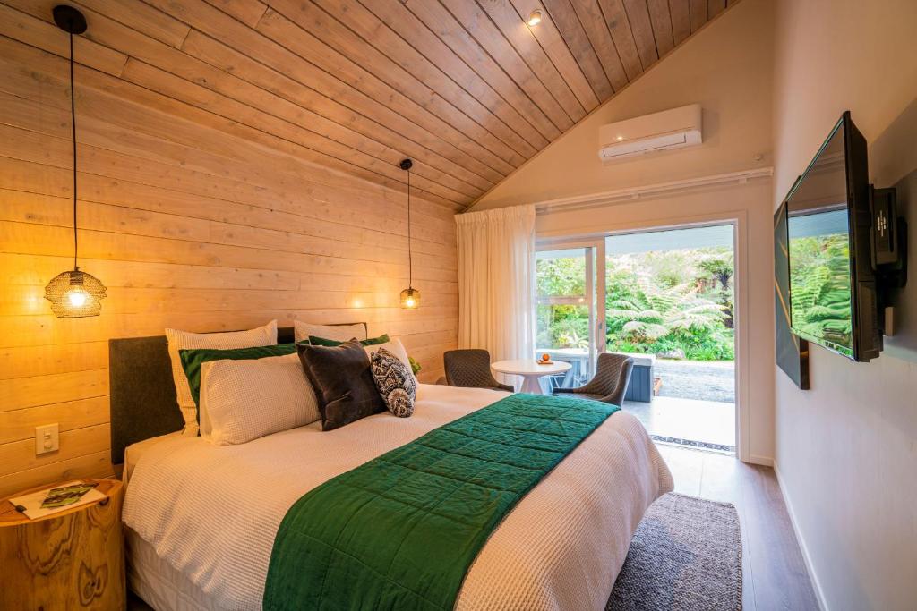 Wairua Lodge - Rainforest River Retreat photo