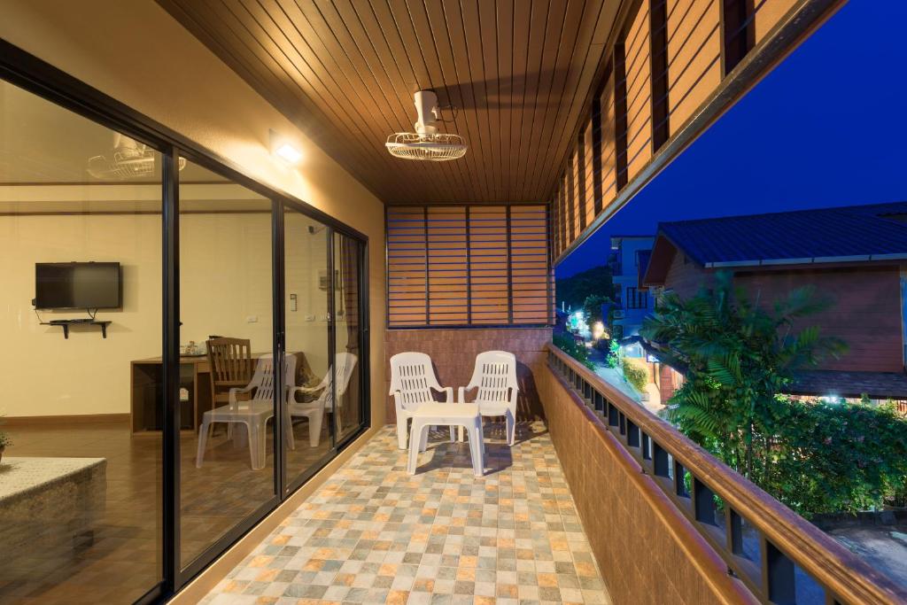 Balcony/terrace, La Luna Italian Restaurant & Accommodation in Ko Lipe