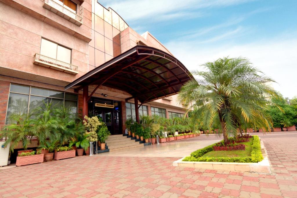 Entrance, Islamabad Regalia Hotel in Islamabad