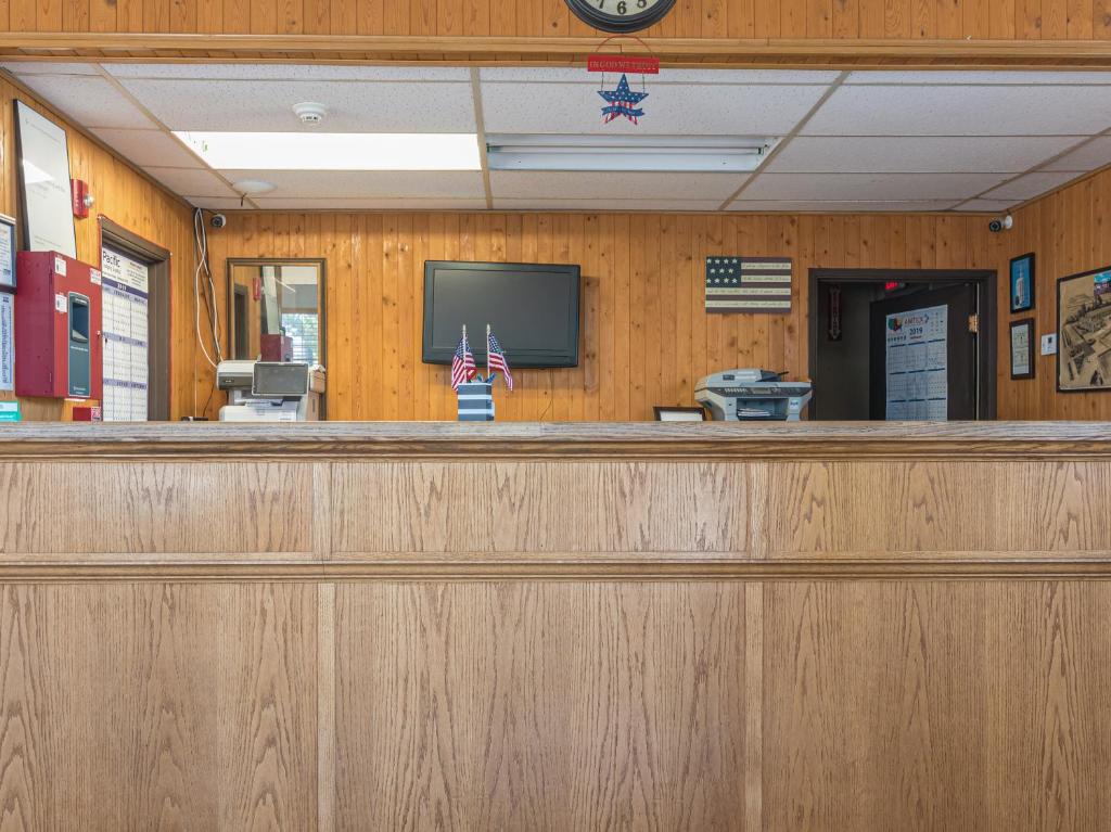 Americas Best Value Inn-Central Medford Photo 3