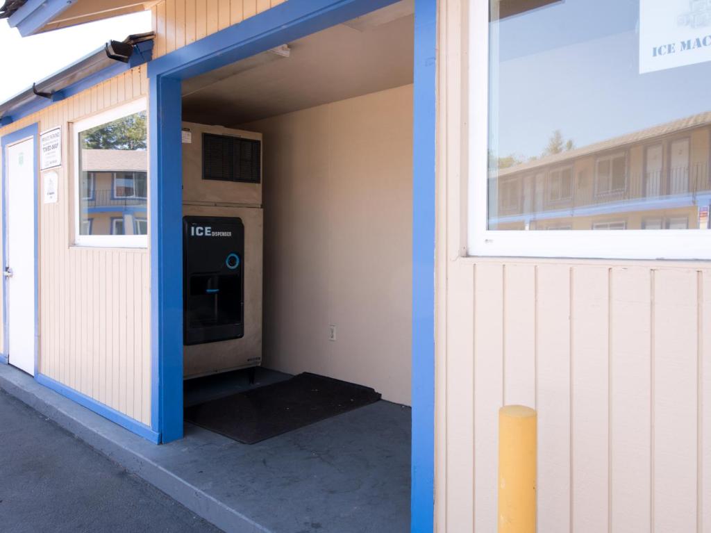 Americas Best Value Inn-Central Medford Photo 4