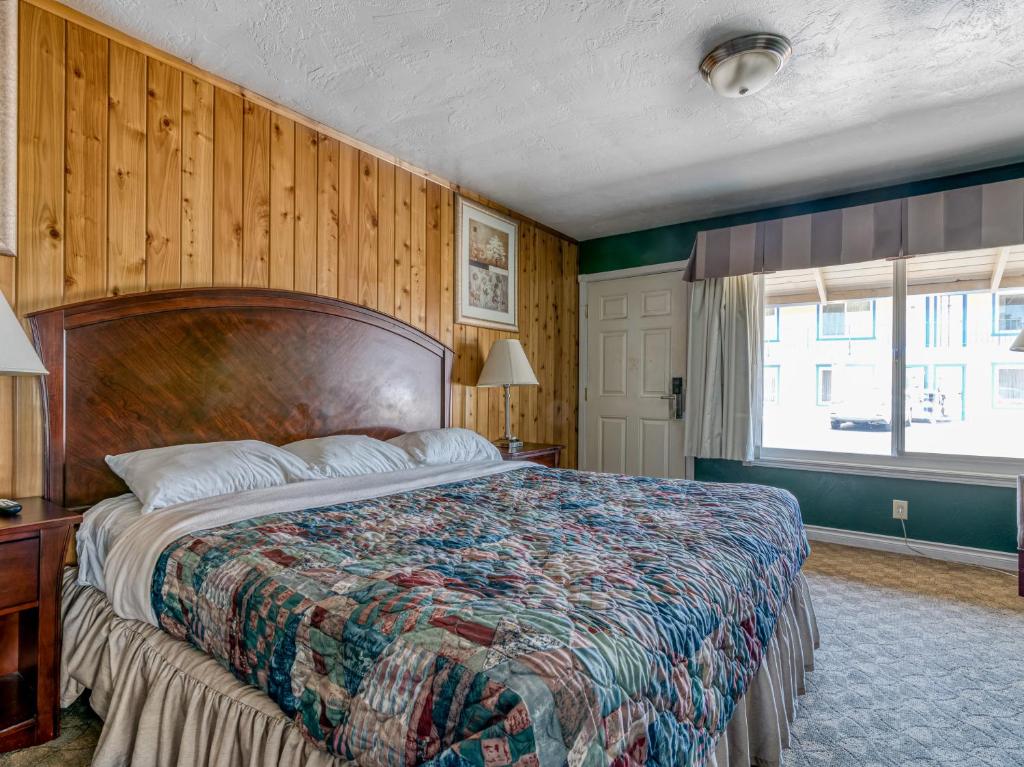 Americas Best Value Inn-Central Medford Photo 10