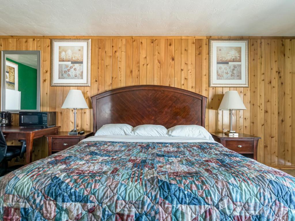 Americas Best Value Inn-Central Medford Photo 11