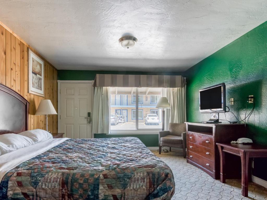 Americas Best Value Inn-Central Medford Photo 19