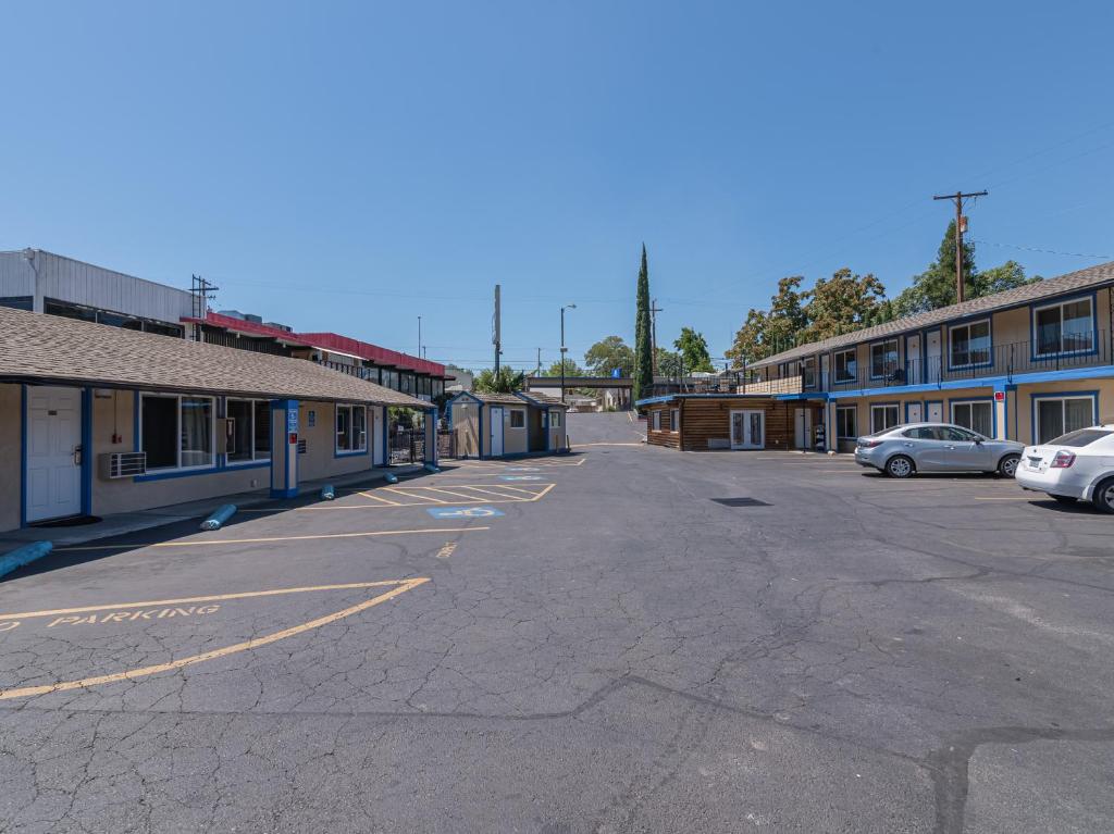 Americas Best Value Inn-Central Medford Photo 20