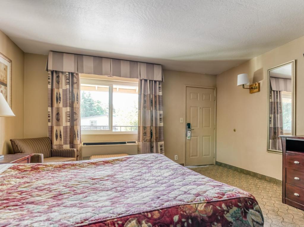 Americas Best Value Inn-Central Medford Photo 21