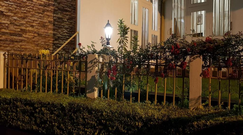Woodland Hill Stay photo