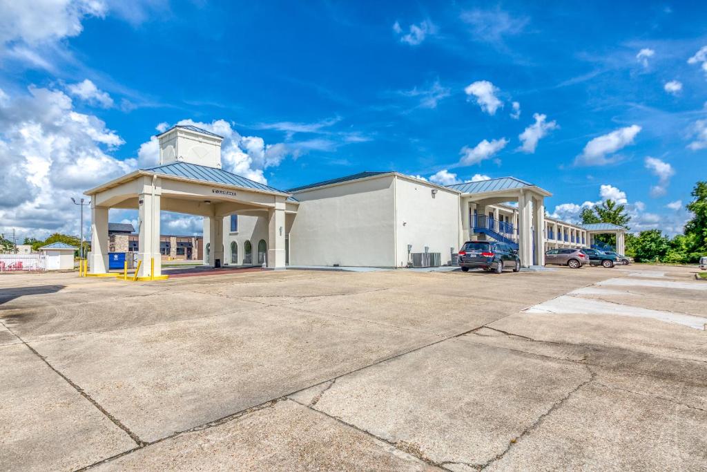 Magnuson Hotel Denham Springs photo