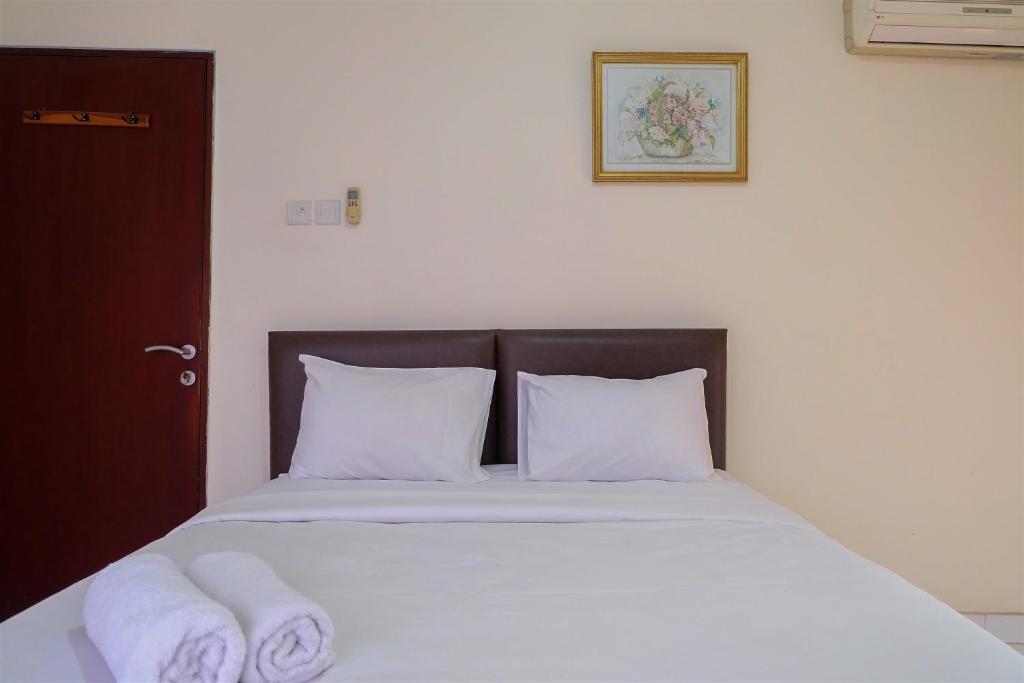 Reddoorz Plus Near Taman Rasuna Menteng Jakarta Book