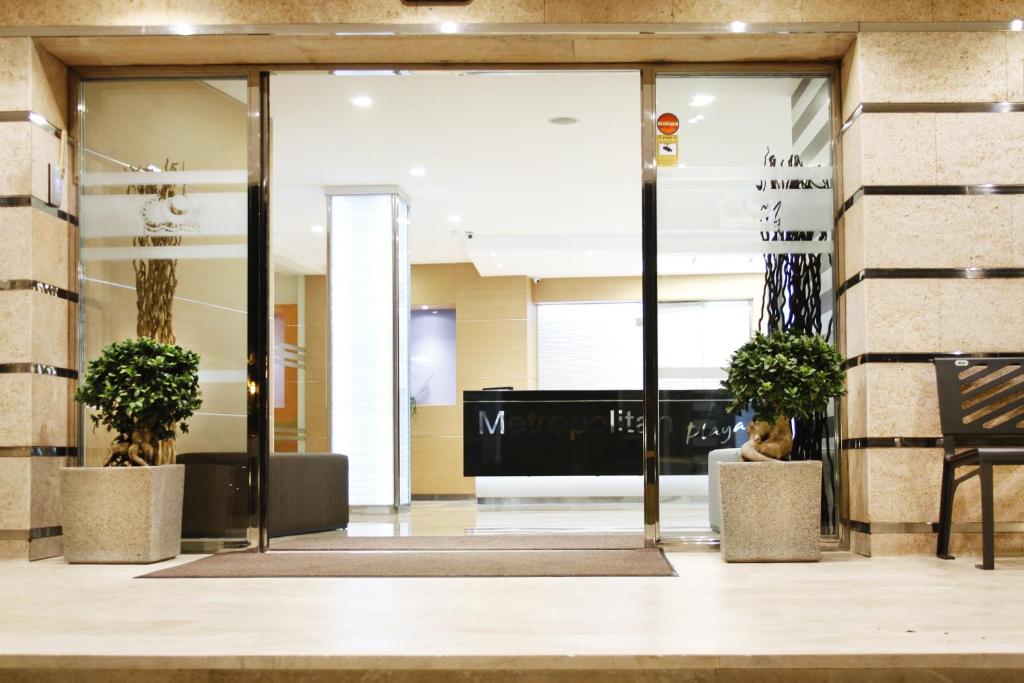 Hotel Metropolitan Playa 3 Sup — Hotel building in Playa de Palma, Balearic Islands