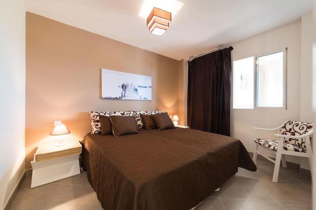 5 min walk from Yumbo! 517 - 2