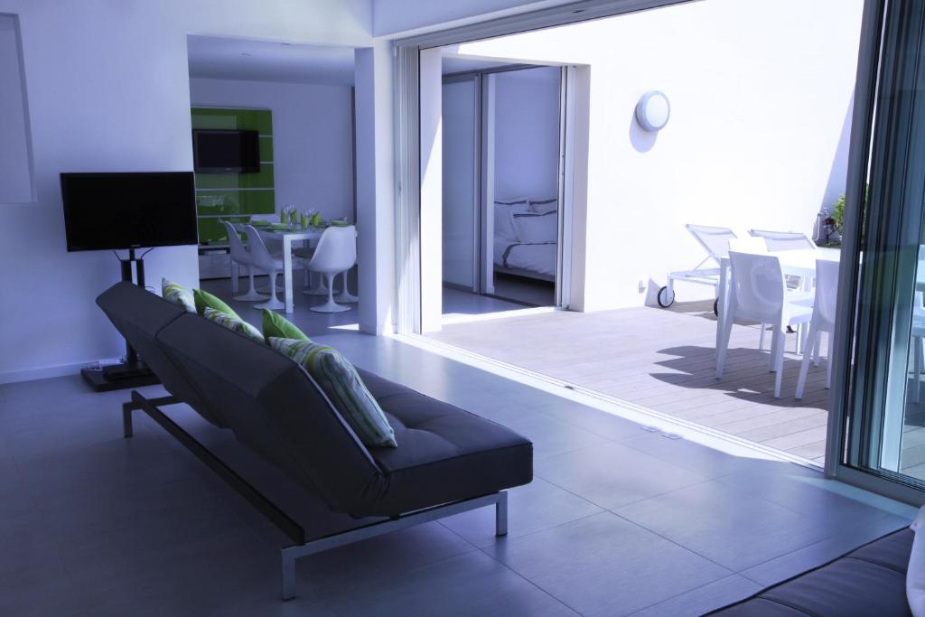Design Apartment - Superb Seaviews - 70m2 - Large Terrace - Pool - No Extra Costs - 4
