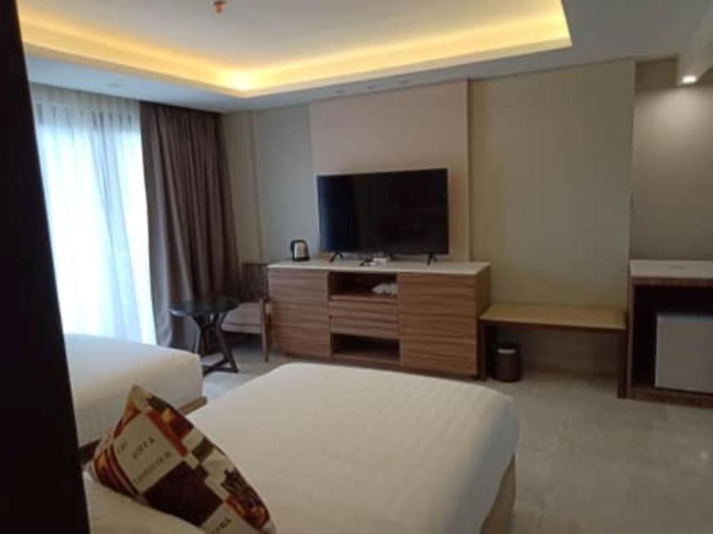 Shared lounge/TV area
