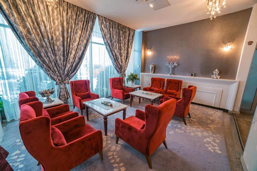 Shared lounge/TV area