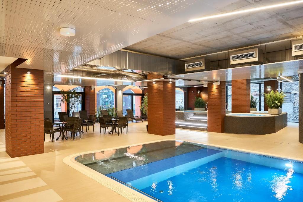 Swimming pool