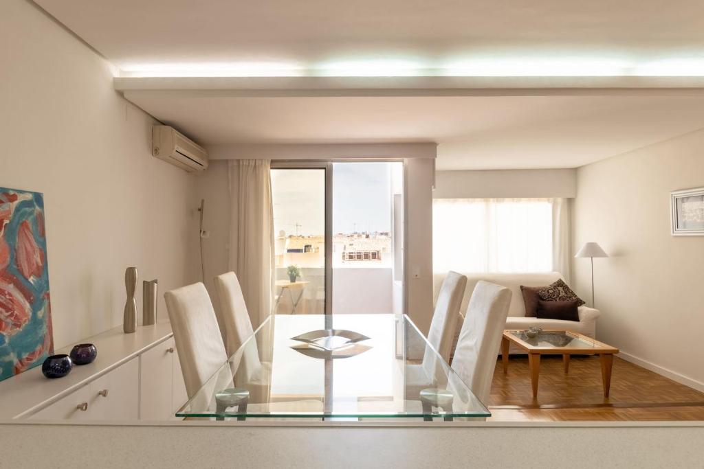 Light and bright apartment in central Valencia, Valencie