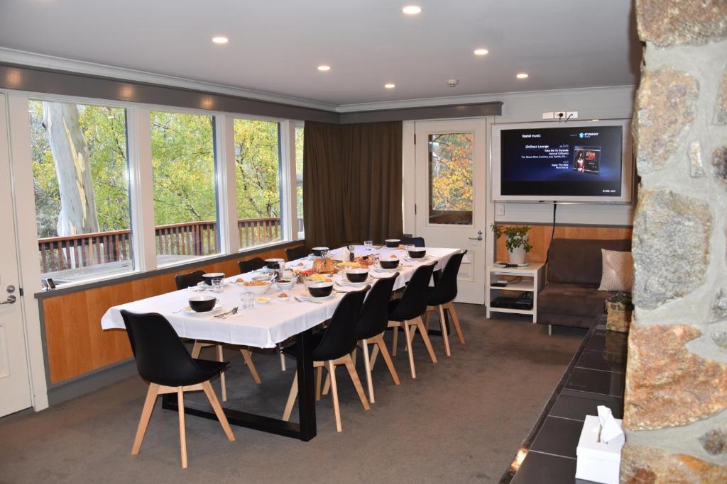 Shared lounge/TV area