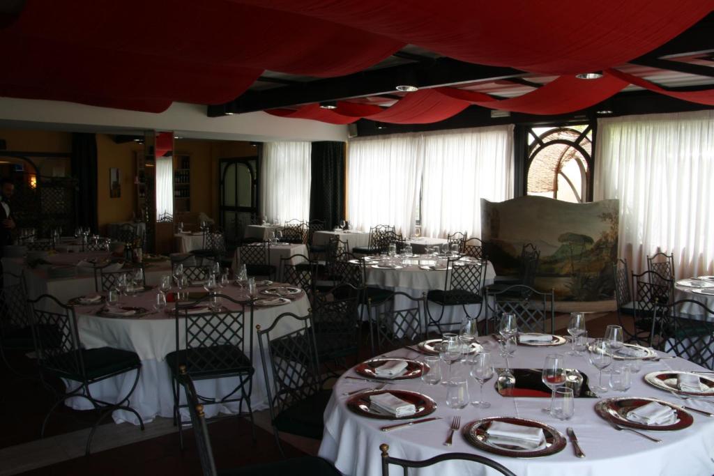 Restaurant, Culture Hotel Villa Capodimonte in Naples