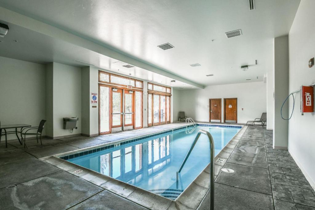 Popular attractions Area Nearby Property