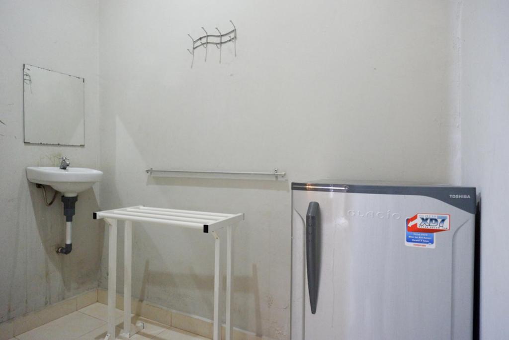 RedDoorz near Mutiara SIS Al Jufrie Airport Palu photo