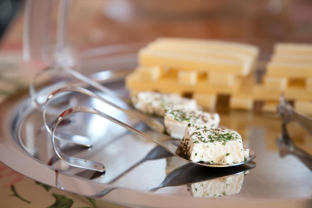 Hotel Mirabello — Restaurant & bars in Sirmione, Lombardy