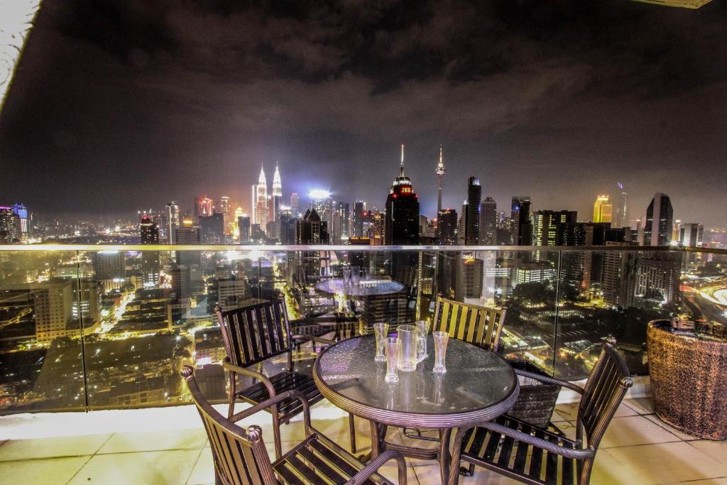 Regalia Residence The Sky Pool Suite photo
