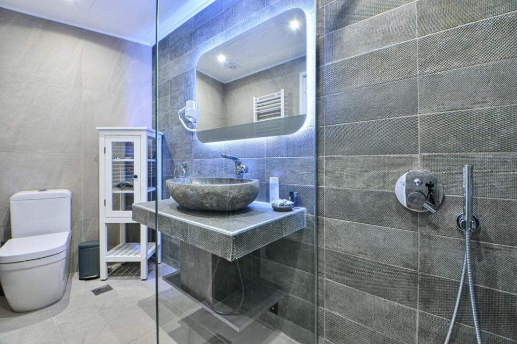 AEOLIS SUITES photo