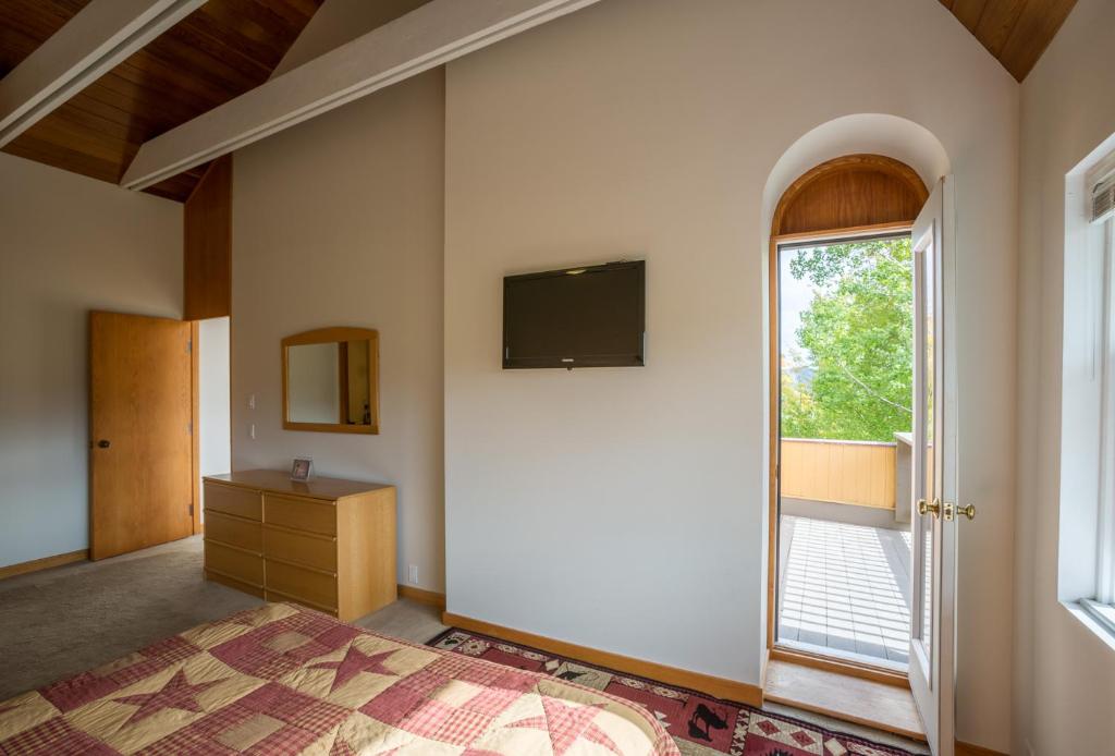 Popular attractions Area Nearby Property