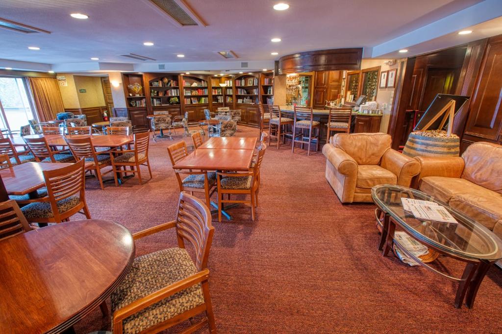 Restaurant, Sophie Station Suites in Fairbanks (AK)