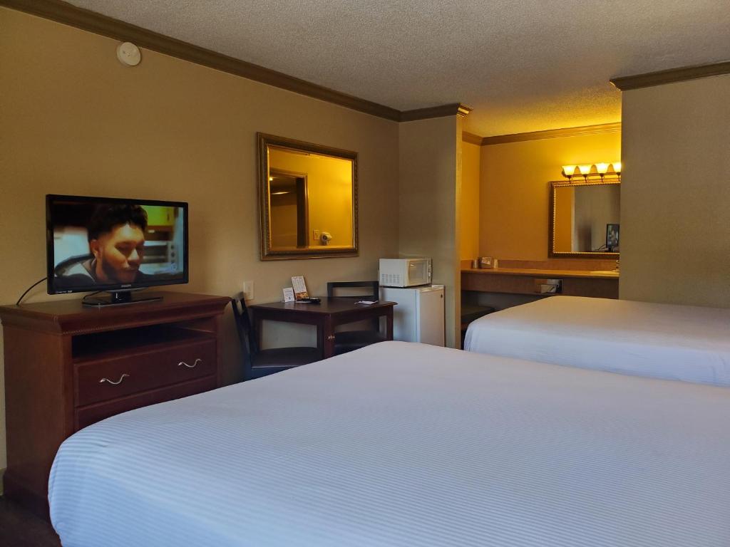 Shared lounge/TV area