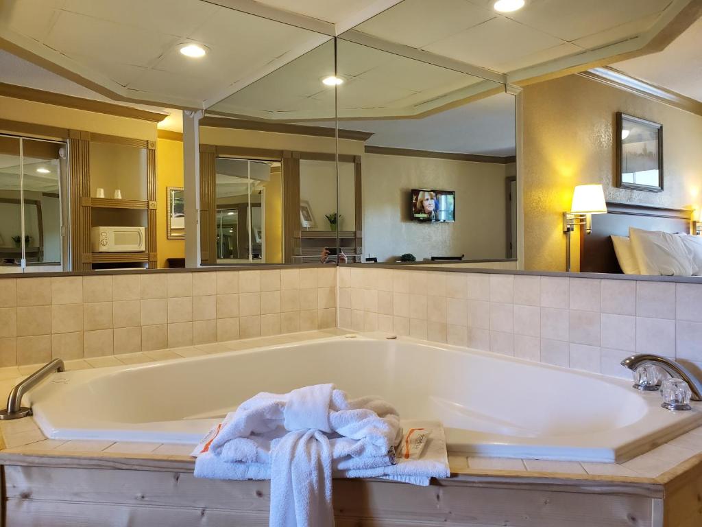 Colonial House Motel