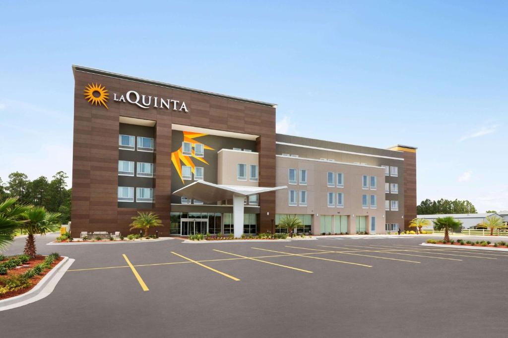 La Quinta Inn & Suites by Wyndham Brunswick/Golden Isles photo