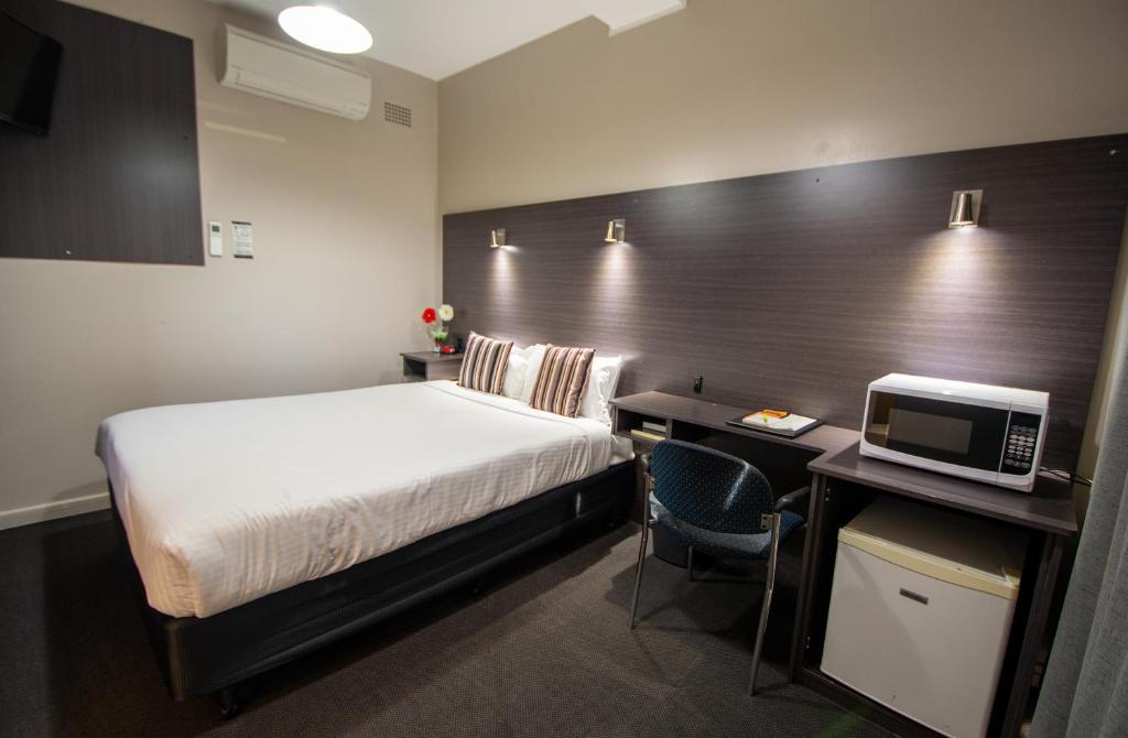 The Midcity Motor Lodge photo