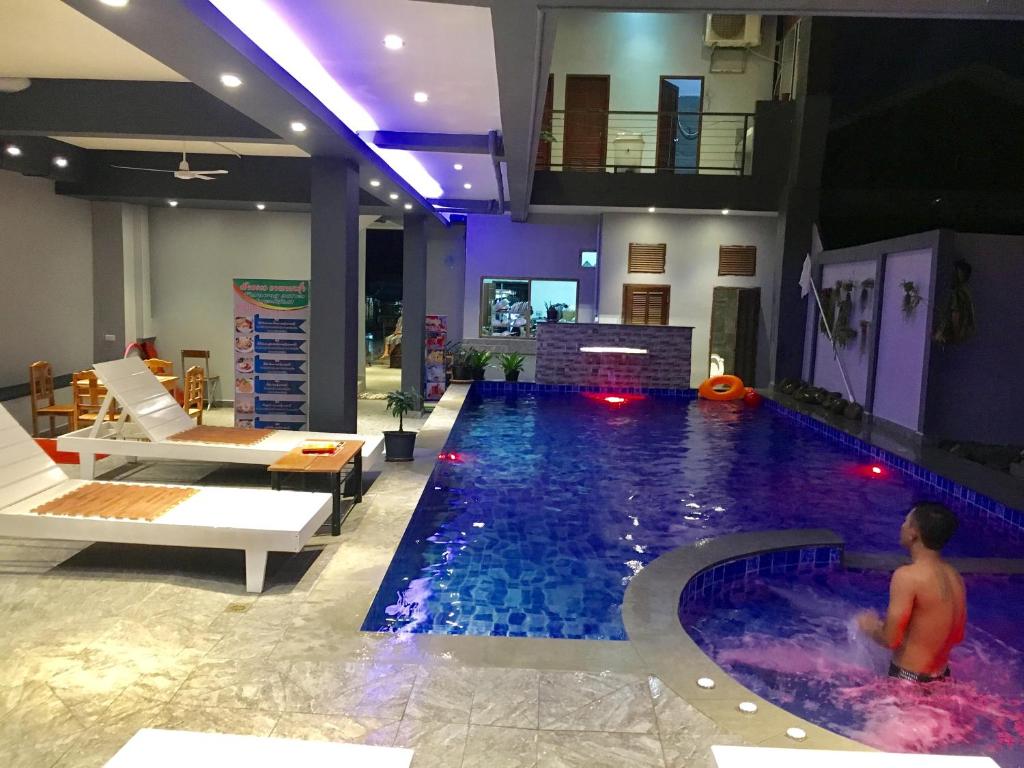 Swimming pool