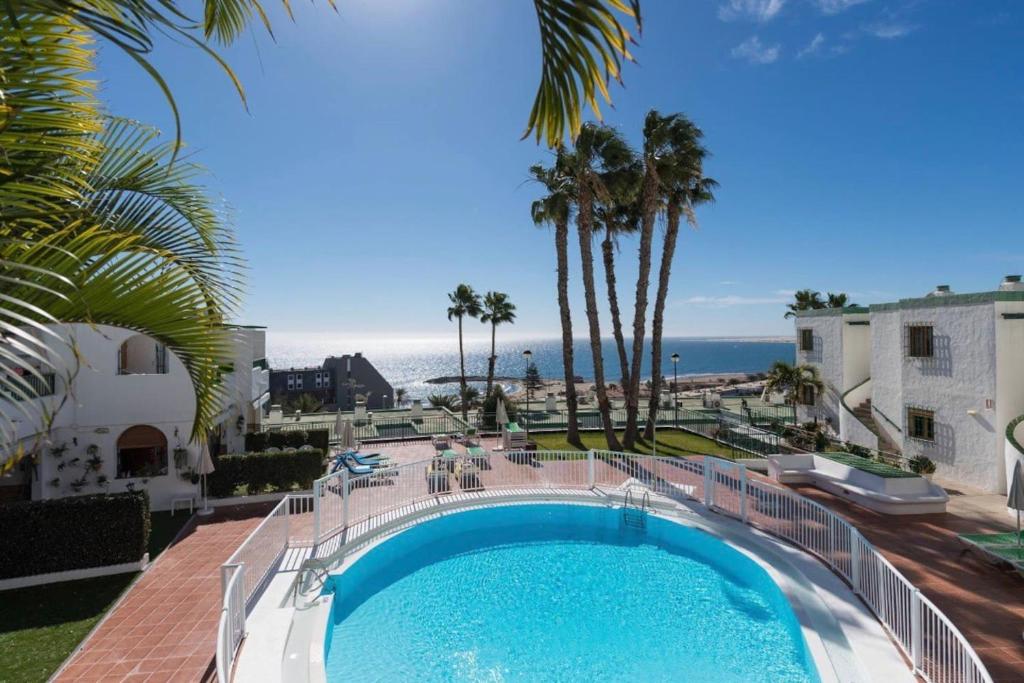 SEA VIEW 2BR TOPLOCTAION Heated pool 5 min to beach 전경