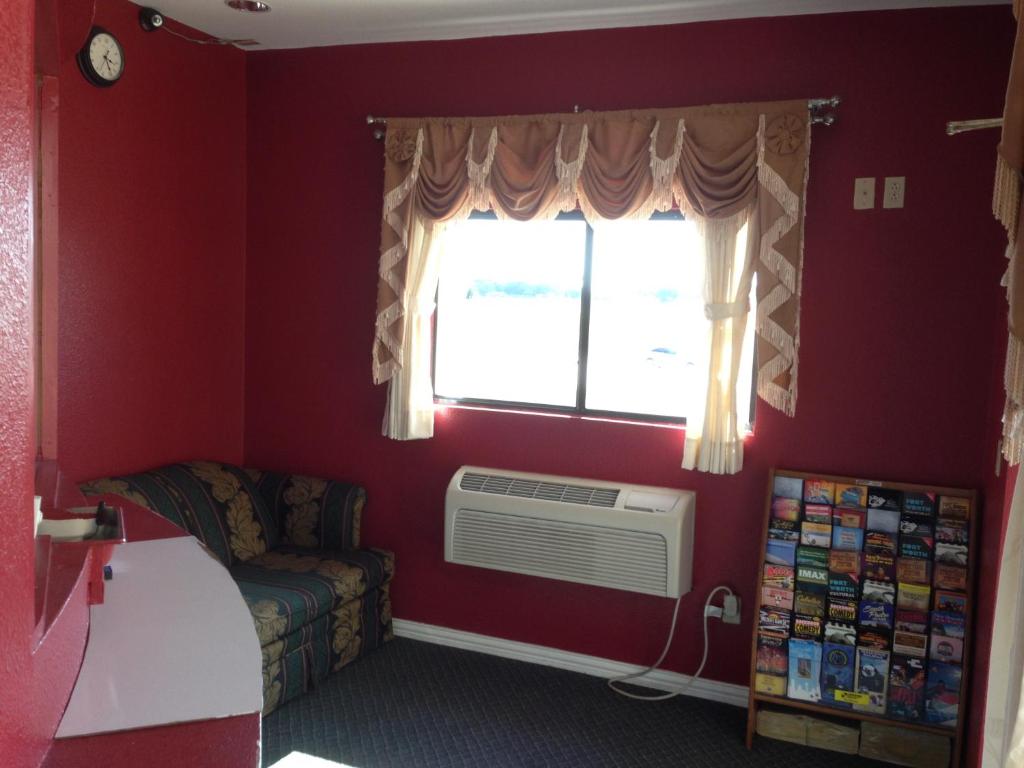 Texas Inn Waxahachie photo
