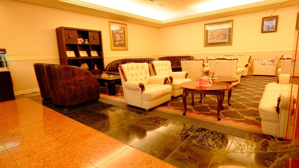 Shared lounge/TV area