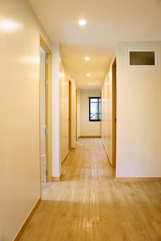YAKTHAI POSHTEL photo