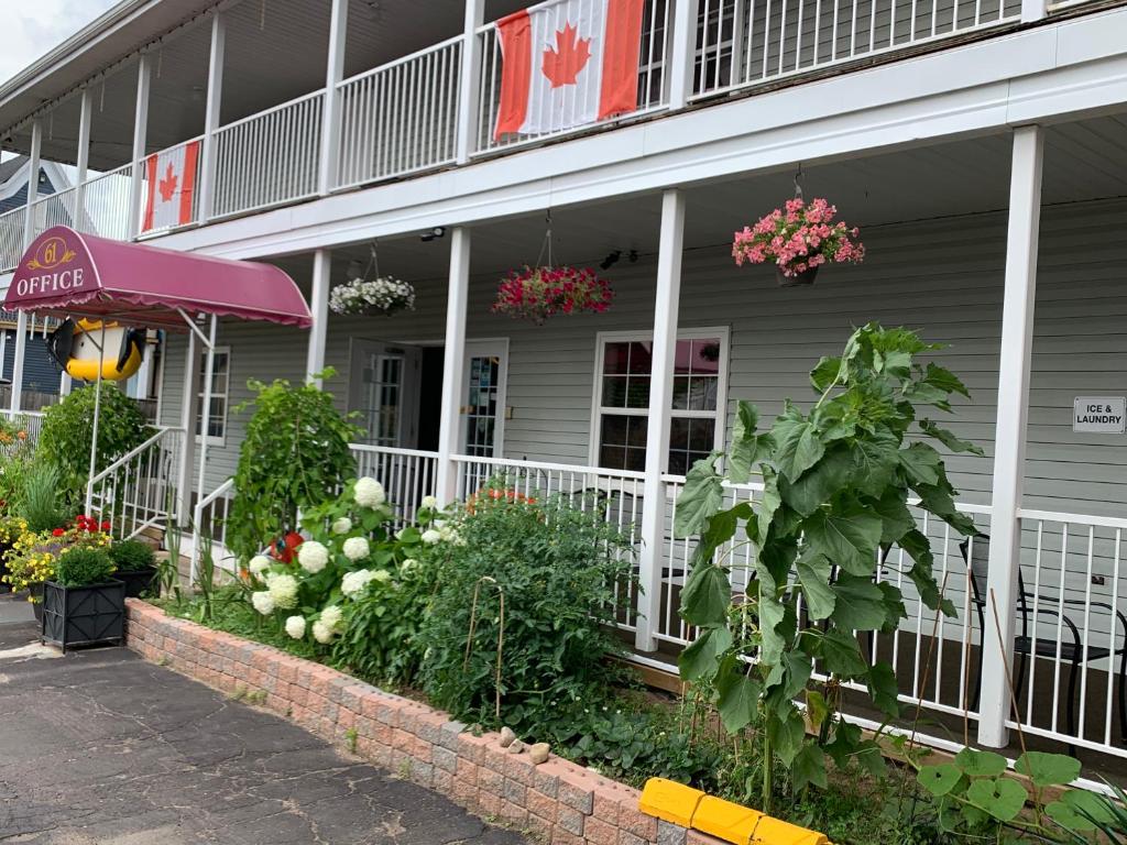 Midtown Motel & Suites photo