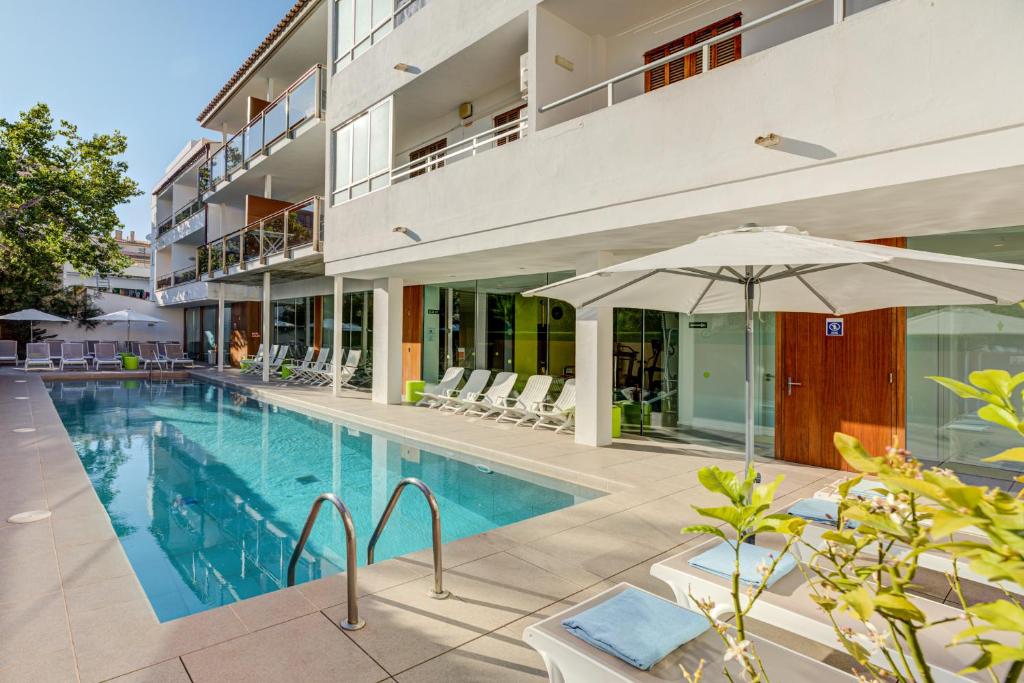 Hotel Miramar Mallorca — Swimming pool in Puerto Pollensa, Balearic Islands