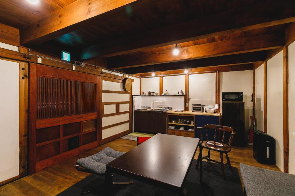 1組貸切りの宿 Thank you Hippo 2 -KURA 蔵- — Hotel in Matsumoto