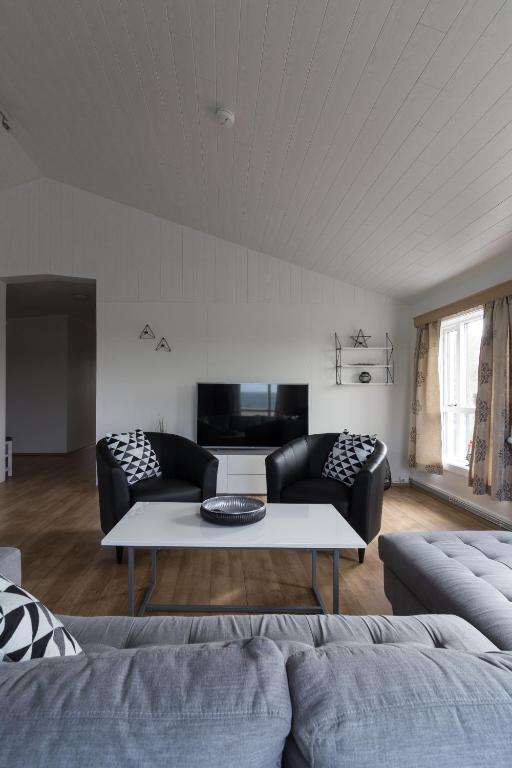 Shared lounge/TV area