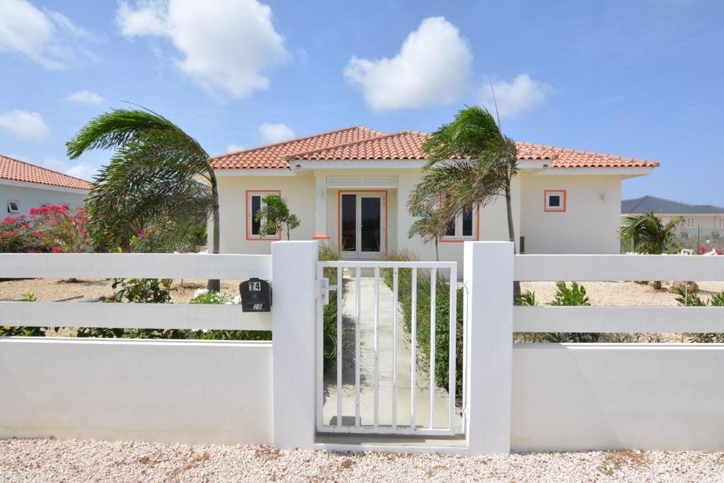 Stran 7 Hoteli Z Nekadilskimi Sobami Kralendijk Bonaire Saint Eustatius In Saba Cene In Pregledi Planet Of Hotels