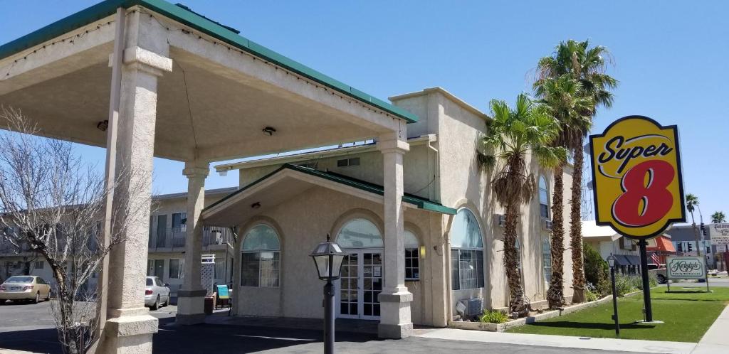 Super 8 By Wyndham Ridgecrest photo