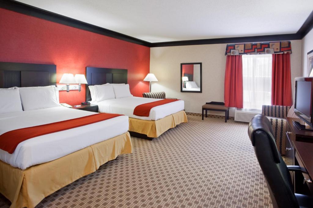 Quality Inn & Suites Oakwood Village - Cleveland South