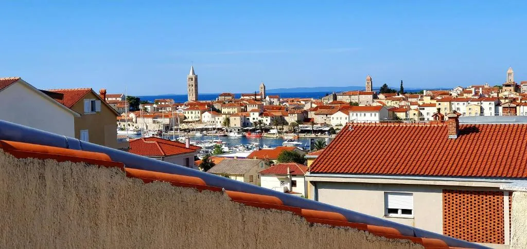 Apartments Maričić Banjol, hotel in Rab